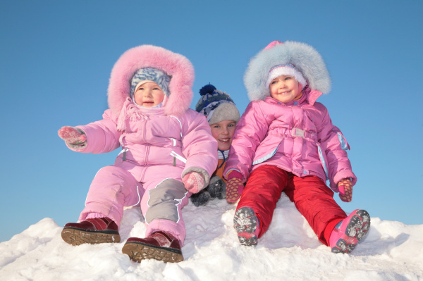 Правильная зимняя одежда для дошкольников: требования к комбинезону