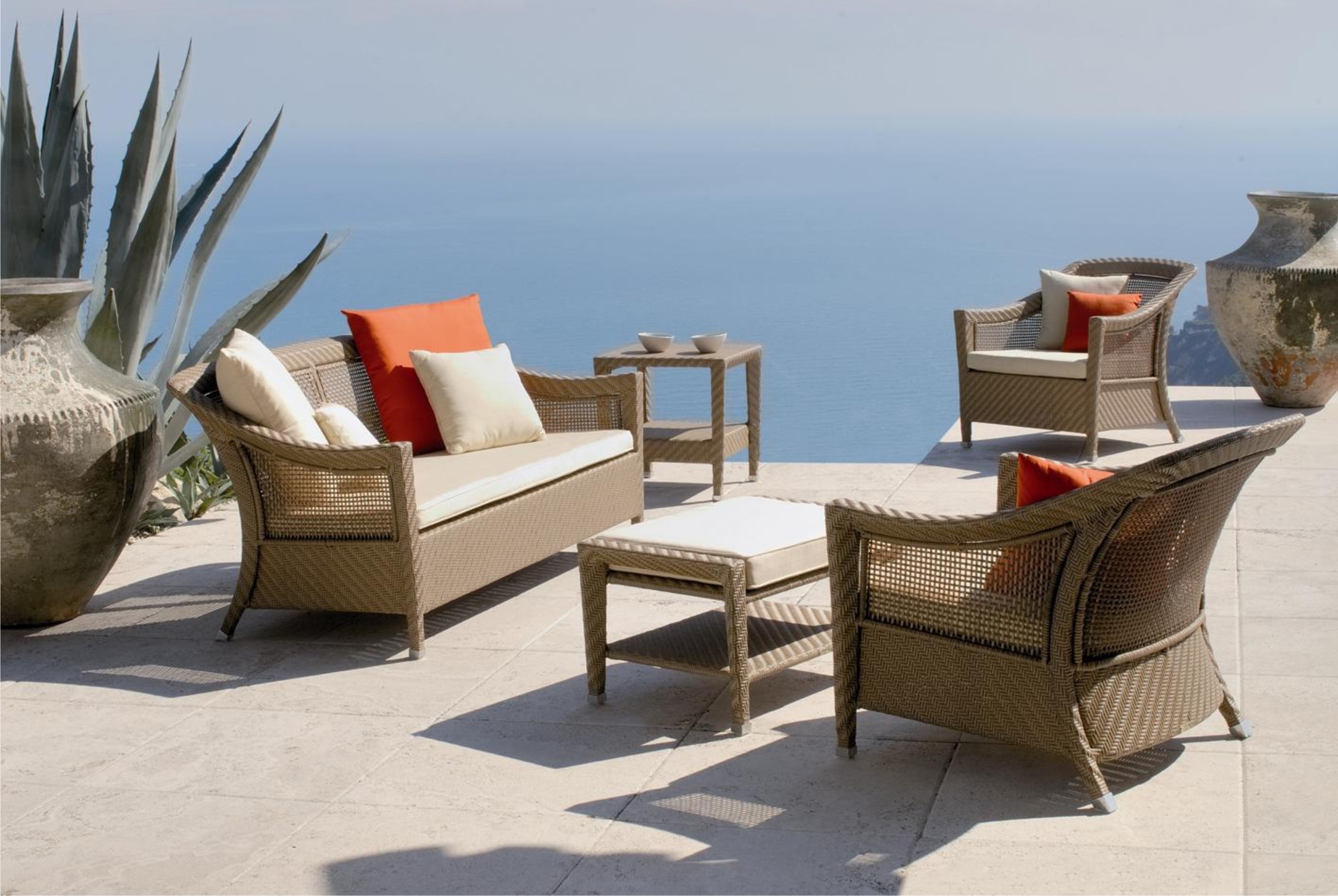 Комплект шикарной мебели из ротанга