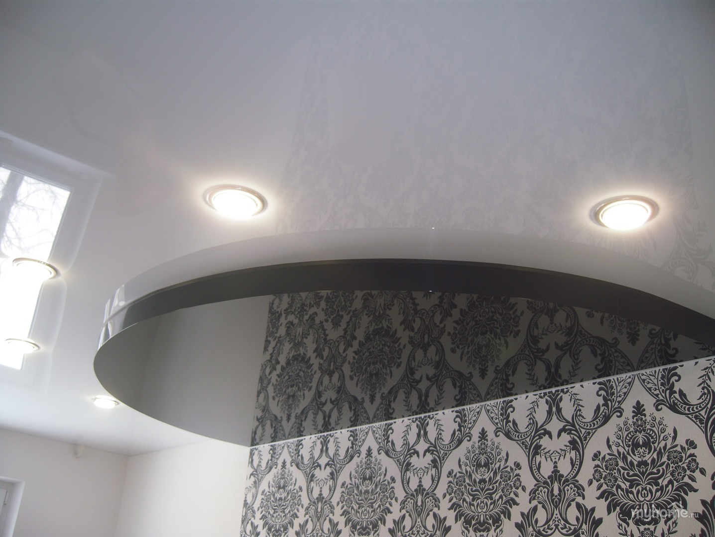 Двухуровневый натяжной потолок