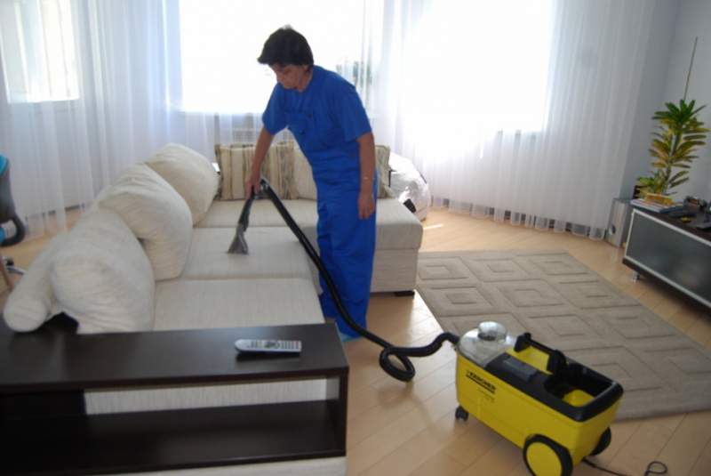 Преимущества химчистки мягкой мебели