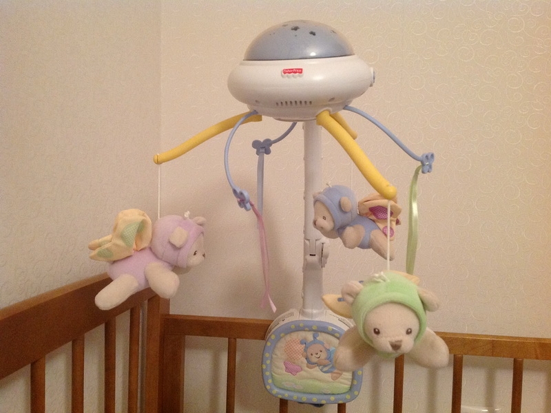 Как выбрать мобиль в кроватку для новорожденных?