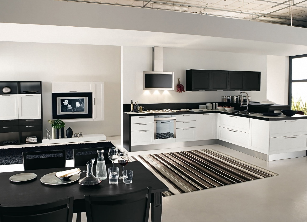 Кухня гостиная черная. Черно белая кухня. Черно белая кухня гостиная. Черная современная кухня. Кухонная мебель черно белая.