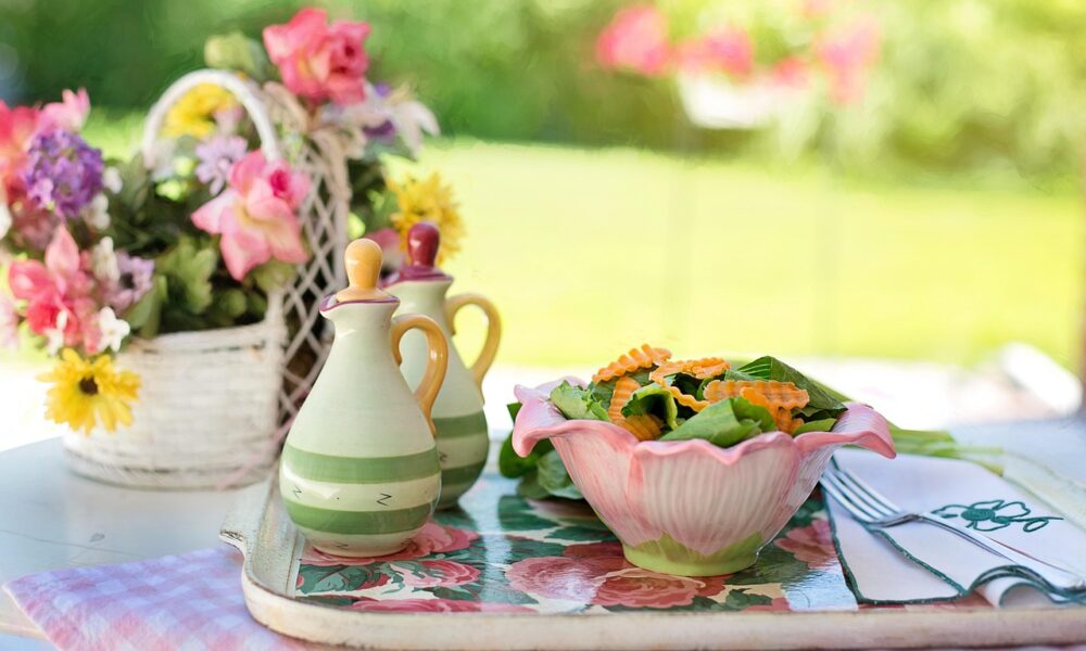 Image for: Быстрый и вкусный греческий салат: простой рецепт для женщин. Tags: салат, зелень, овощи, природа, латук, лет...