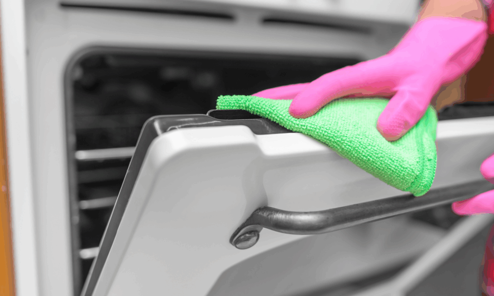 Как быстро отмыть стекло духовки с помощью обычных подручных средств: простые советы для дома