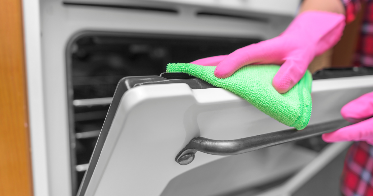 Как быстро отмыть стекло духовки с помощью обычных подручных средств: простые советы для дома