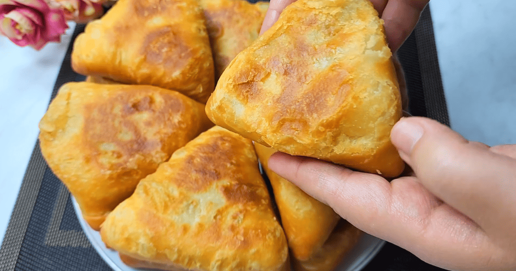 Быстрые пирожки на кефире за 10 минут: простой рецепт на каждый день
