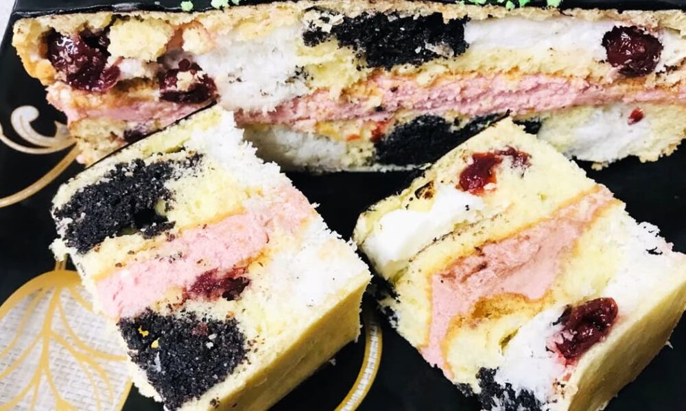 Шахматный пляцок: рецепт с вишней, маком и кокосом для удачной выпечки
