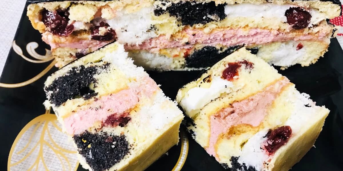 Шахматный пляцок: рецепт с вишней, маком и кокосом для удачной выпечки