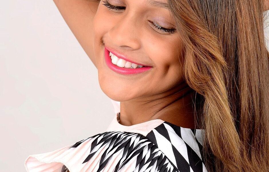 Ямочки на щеках: секреты характера и очарования