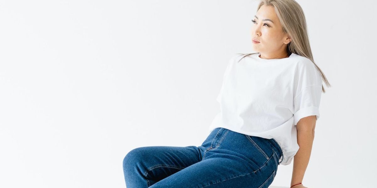 Джинсы после 60: секреты стильного и моложавого образа