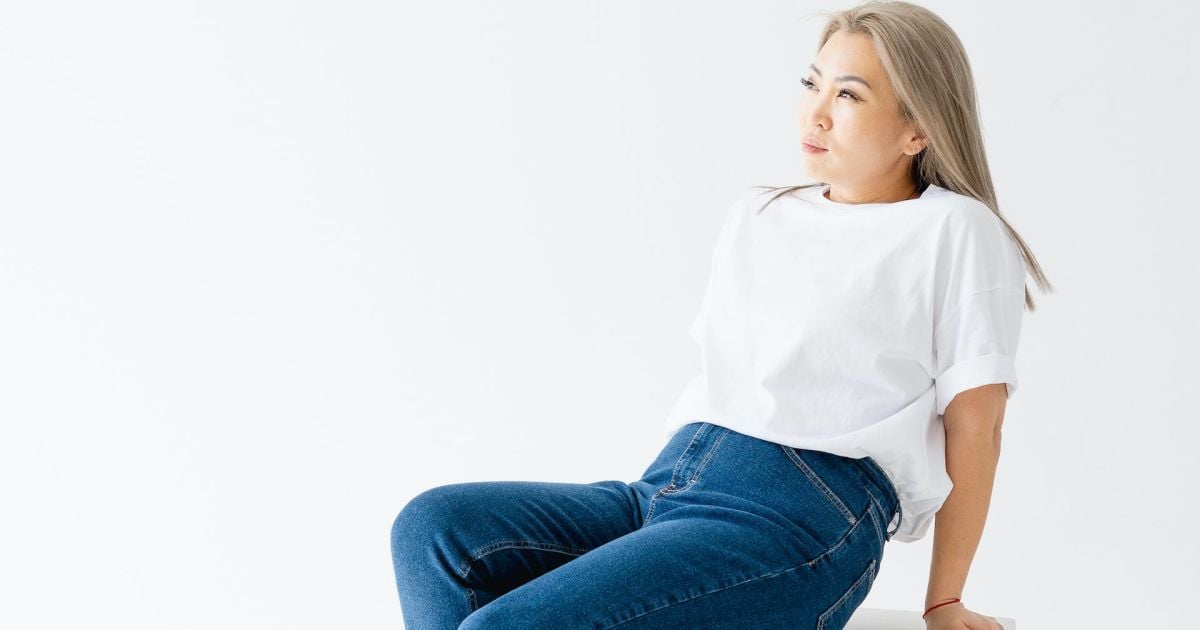 Джинсы после 60: секреты стильного и моложавого образа