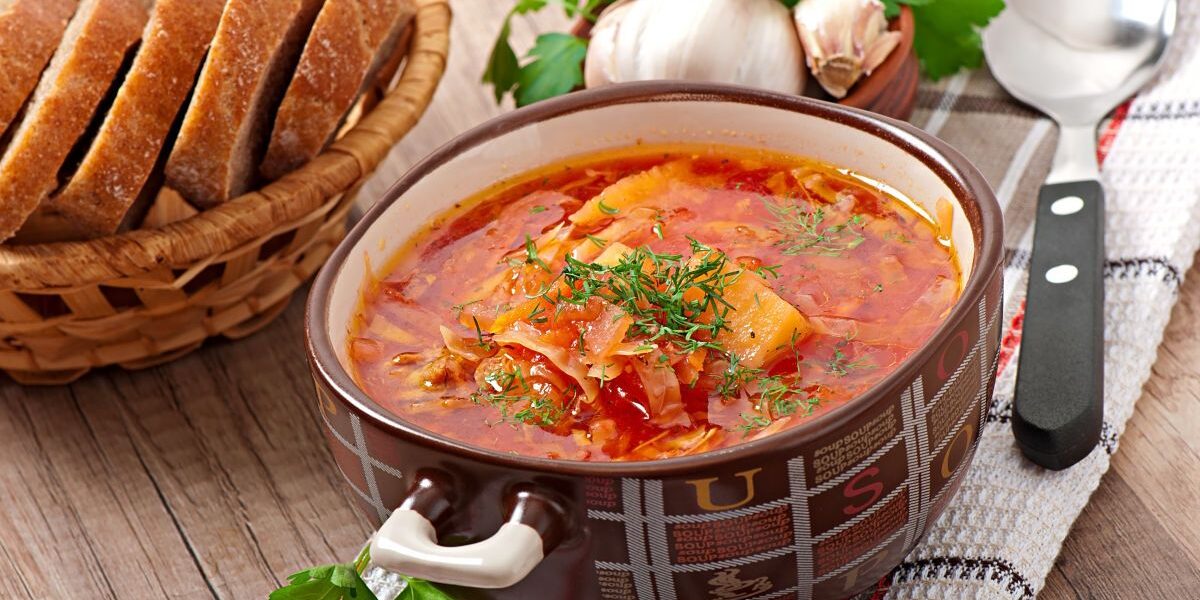 Секрет вкусного борща: чем заменить сметану для пользы и вкуса