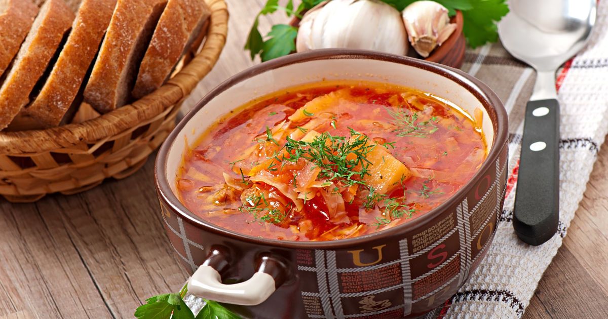 Секрет вкусного борща: чем заменить сметану для пользы и вкуса