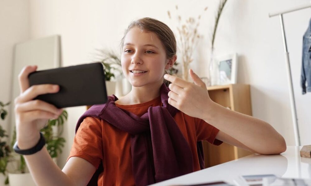 Социальные сети и дети: психология зависимости и способы защиты