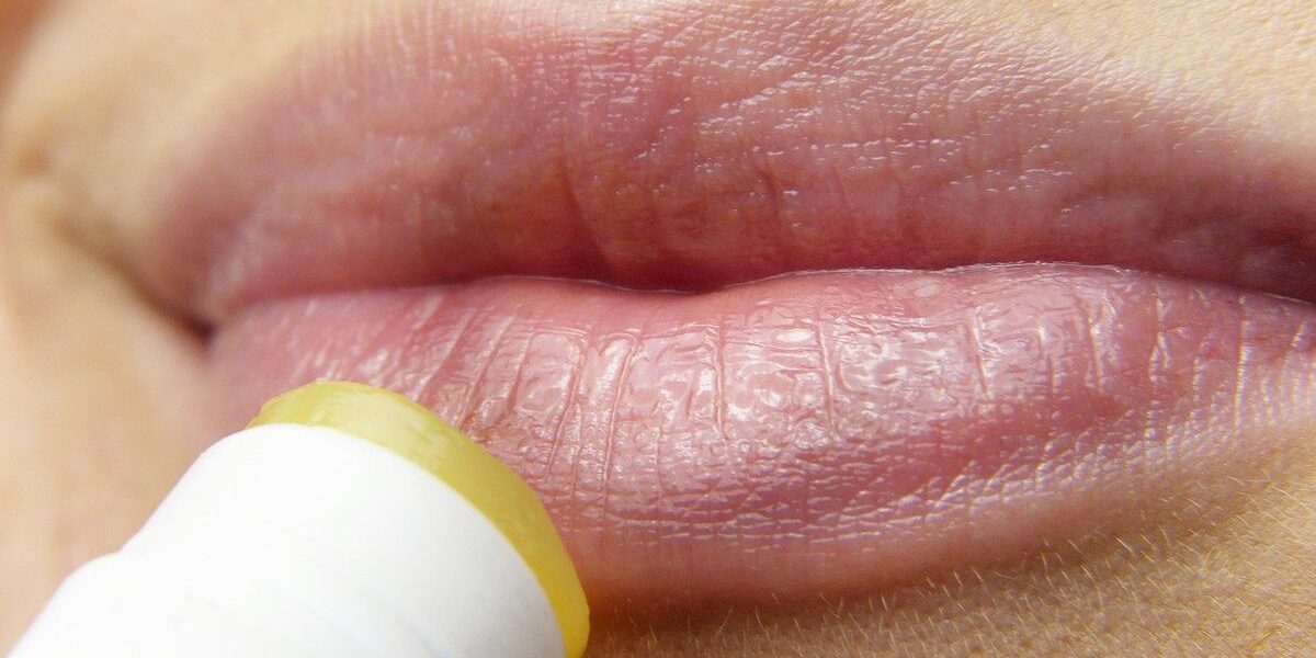 Вазелин для красоты: простые решения кожных проблем