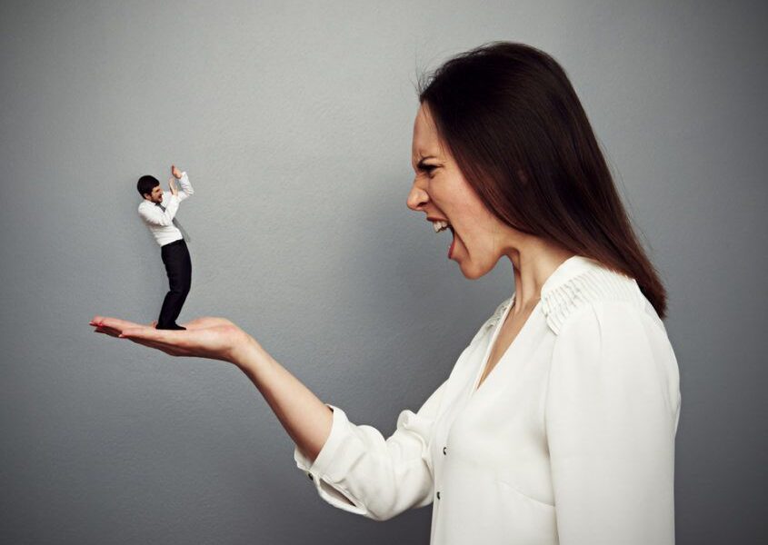 Как распознать признаки тирании в отношениях: взгляд психолога