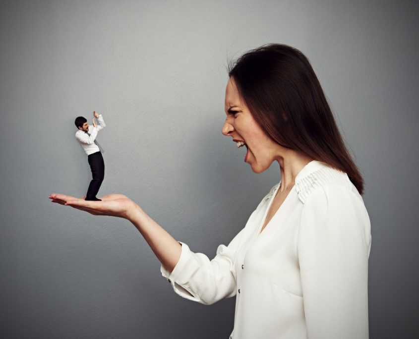 Как распознать признаки тирании в отношениях: взгляд психолога