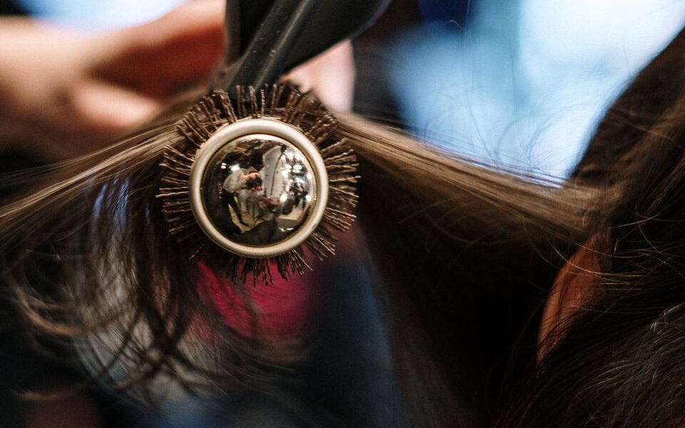 Утренние ошибки в уходе за волосами: что вызывает выпадение