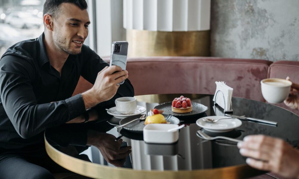 Манипуляции в отношениях: как распознать и противостоять