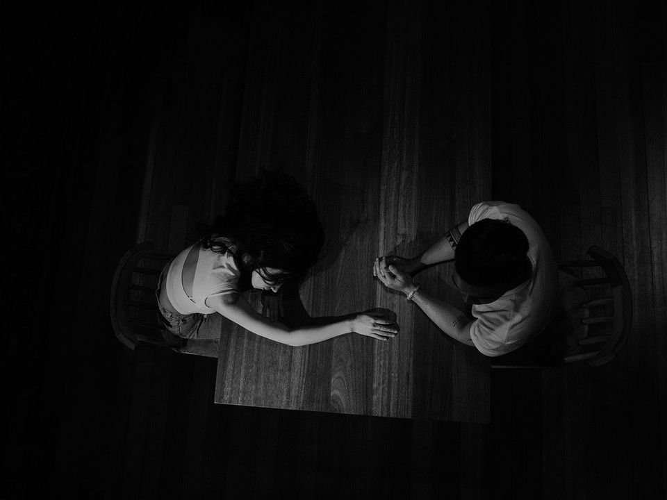 Почему люди отдаляются: психология отчуждения в отношениях