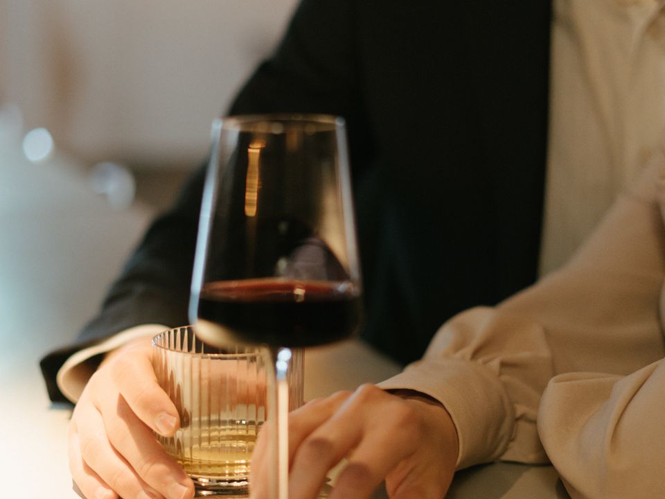 Как распознать зависимость у партнера: признаки и сигналы тревоги