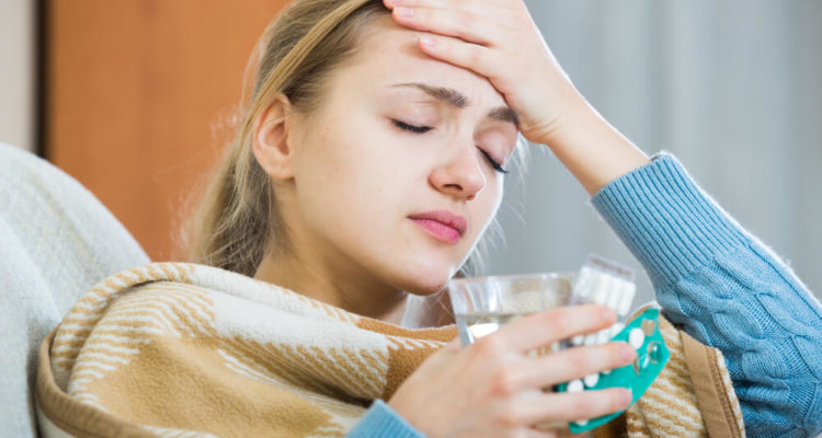 Лечение простуды дома: эффективные средства из холодильника для женщин