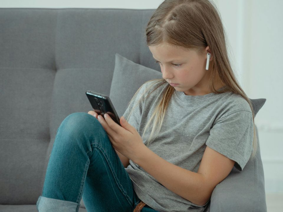 Как отучить ребенка от гаджетов: советы психологов для мам