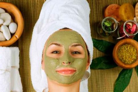 Зеленая глина для красоты: лучшие маски для тонуса кожи лица