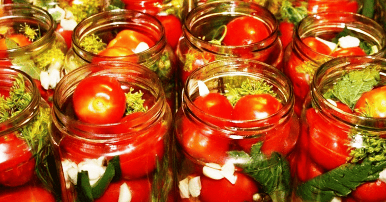Сладкие маринованные помидоры на зиму: простой рецепт пальчики оближешь