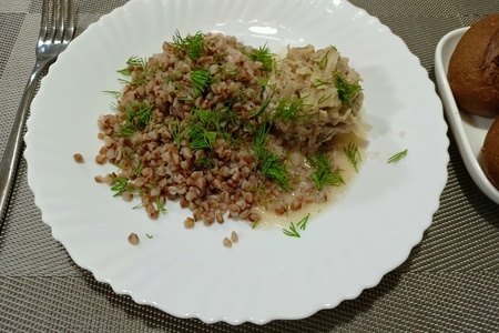 Сочные тефтели с капустой в сметанном соусе: простой рецепт для всей семьи