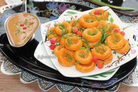 Рецепт: Морковные оладьи с ореховым соусом - простой и вкусный десерт