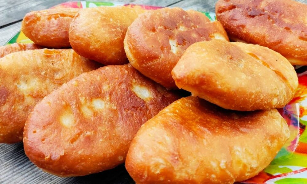 Пышные пирожки как на рынке: секрет вкусного теста и сочной начинки