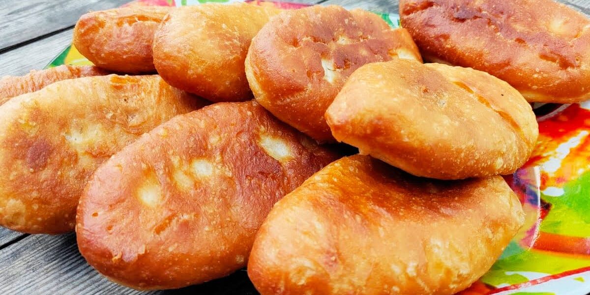 Пышные пирожки как на рынке: секрет вкусного теста и сочной начинки