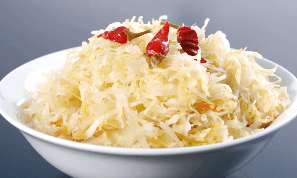 Квашеная капуста: почему горчит, кислая или плесневеет и как это исправить