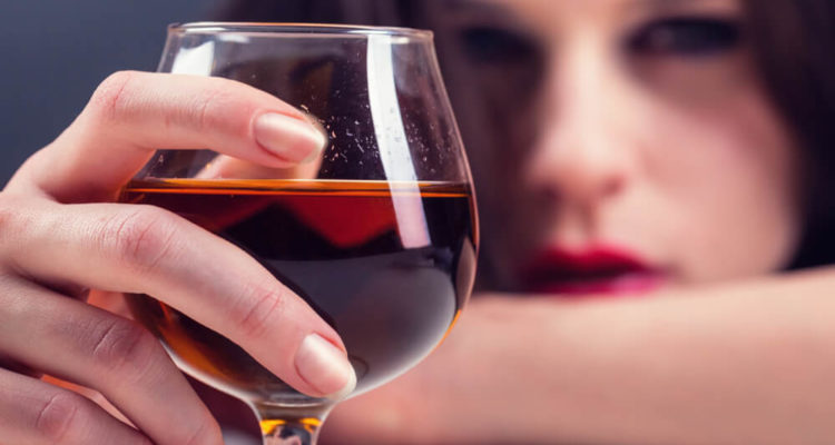 Алкоголь и сон: как спиртное влияет на женское здоровье и восстановление