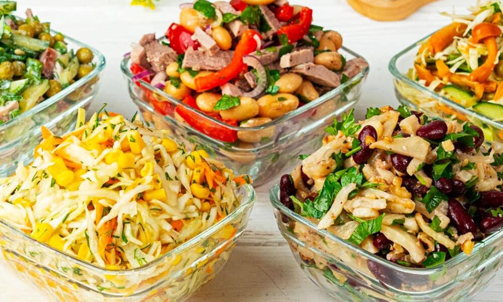 5 легких салатов без майонеза для праздничного стола: простые и вкусные рецепты