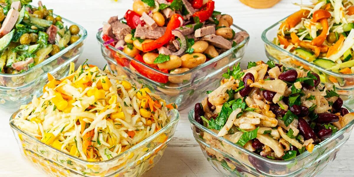 5 легких салатов без майонеза для праздничного стола: простые и вкусные рецепты