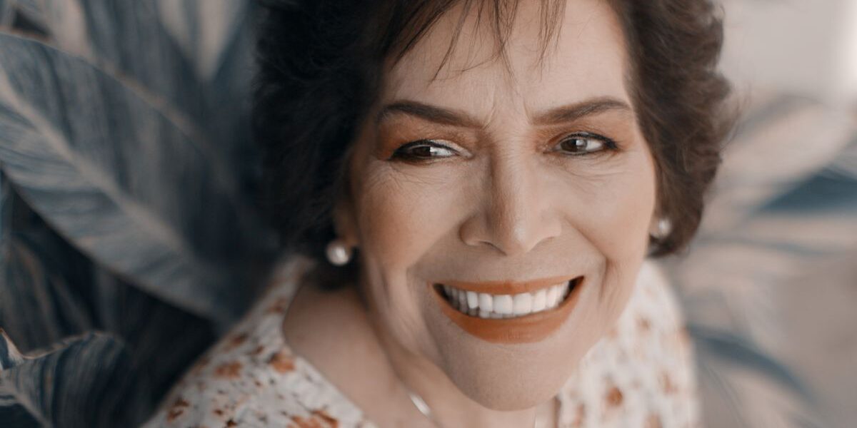 Модные цвета для женщин: как выглядеть стильно после 40