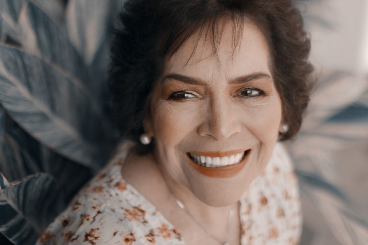 Модные цвета для женщин: как выглядеть стильно после 40