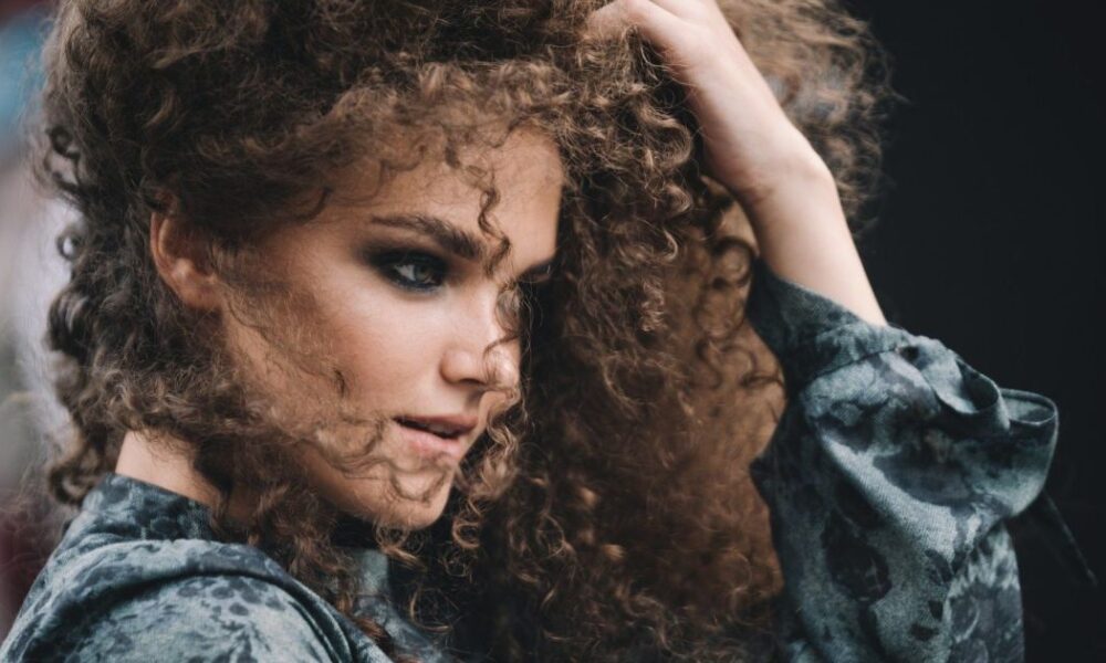 Лунный календарь стрижек на апрель 2025: лучшие дни для красоты и здоровья волос