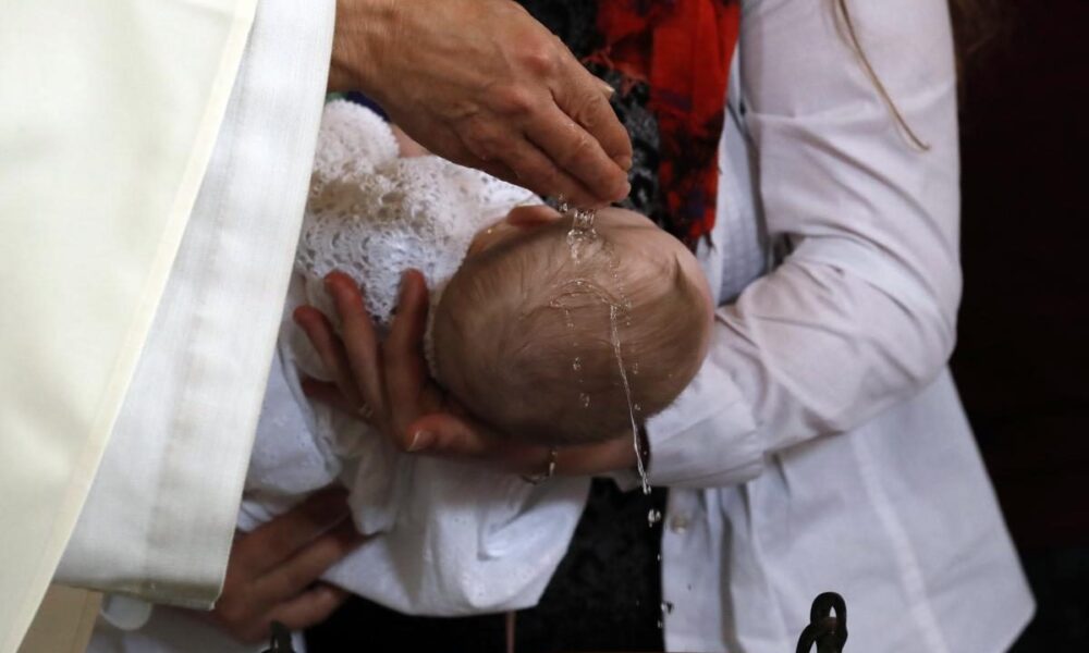 Имя для крещения: как выбрать и защитить ребенка