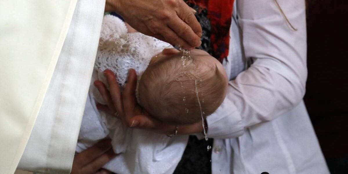 Имя для крещения: как выбрать и защитить ребенка