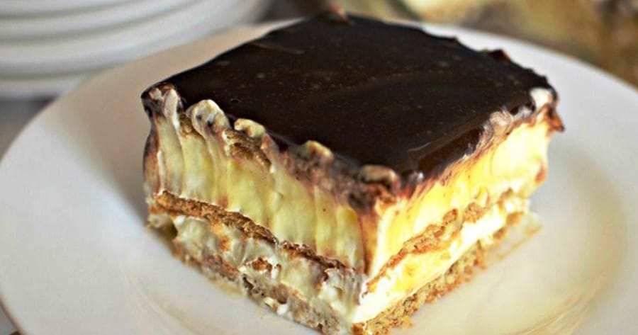 Ленивый эклер без выпечки: быстрый рецепт с печеньем для сладкоежек