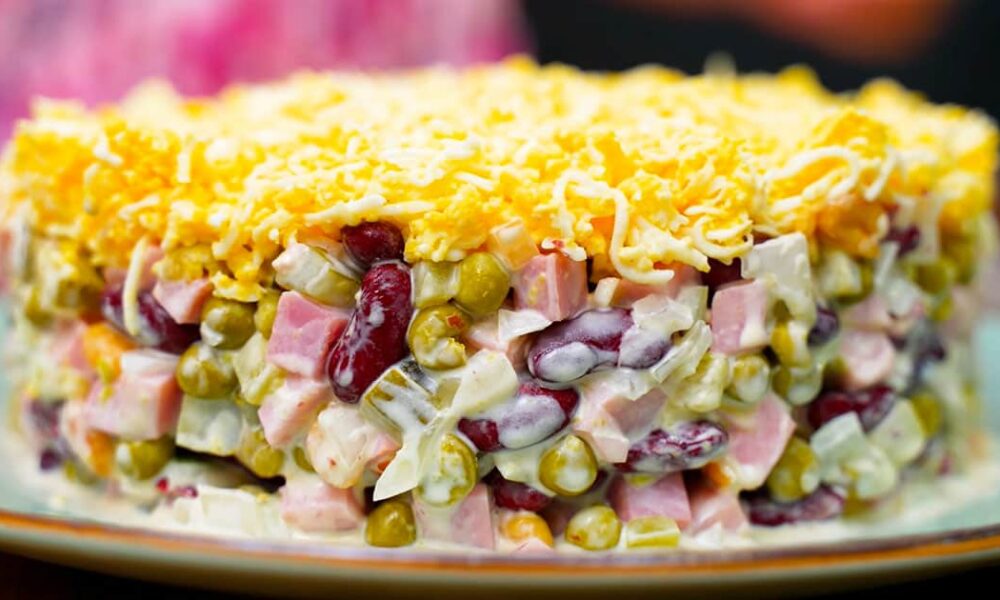 Новогодний салат Шустрик: простой рецепт вкусного салата на праздничный стол