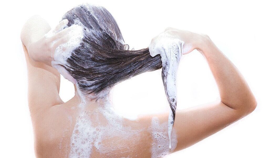 Пилинг кожи головы: зачем он нужен каждой женщине и как его правильно делать