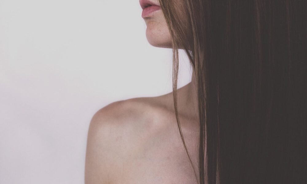 Image for: Секреты красоты: идеальная кожа и волосы для каждой женщины. Tags: волосы, губы, модель, женщина, бюст, кожа,...