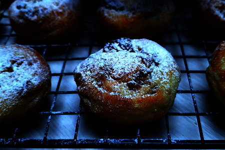 Ароматные булочки: рецепт с изюмом и орехами для уютного чаепития