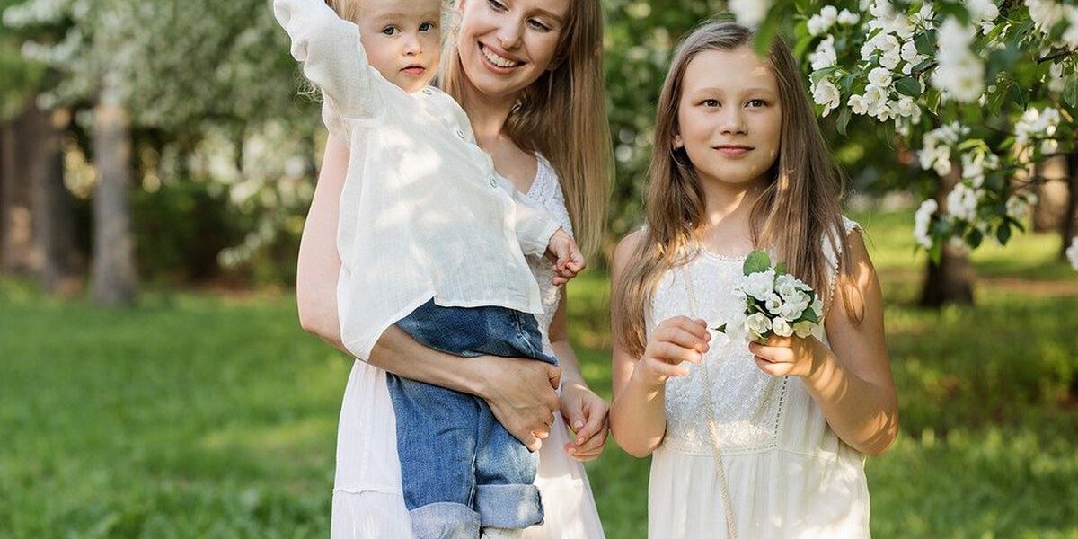 Почему родители любят одного ребенка больше: психология семейных отношений