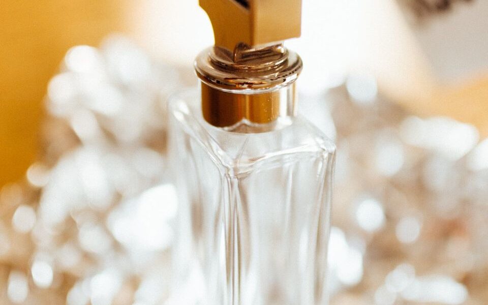 Твердые духи своими руками: секреты создания и любимые ароматы