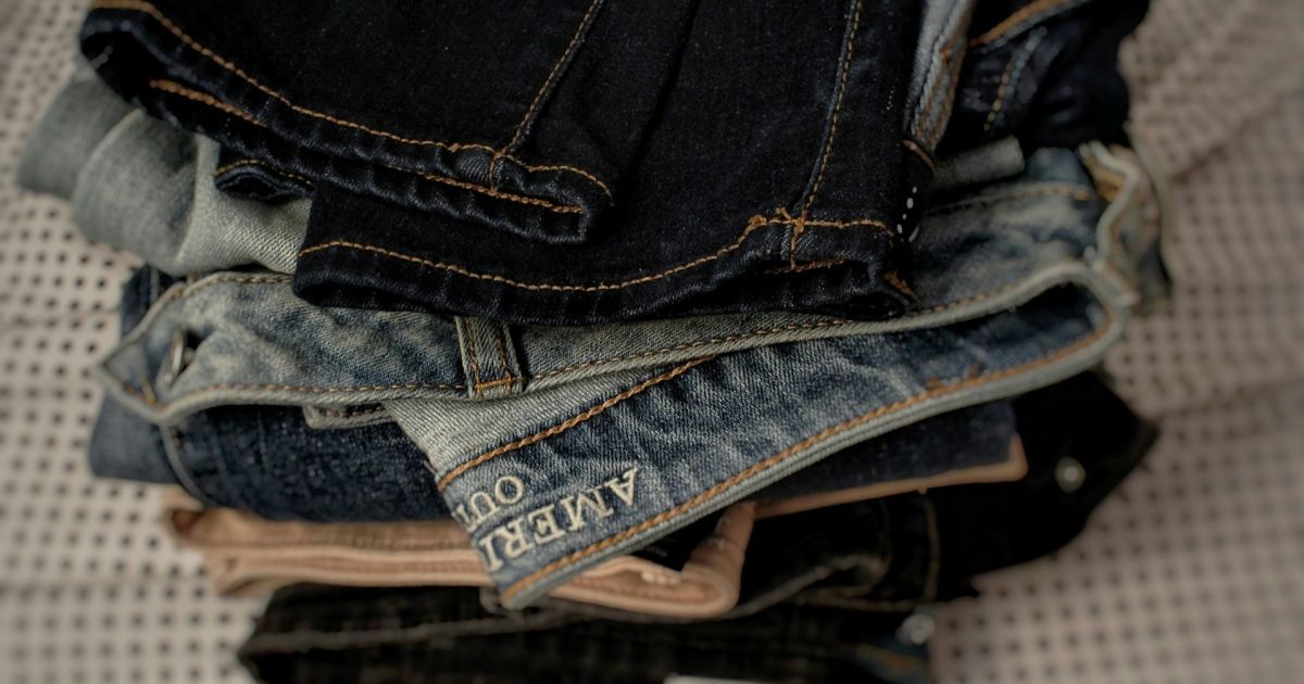 Секрет стирки джинсов: зачем замачивать в уксусе и как это поможет сохранить цвет